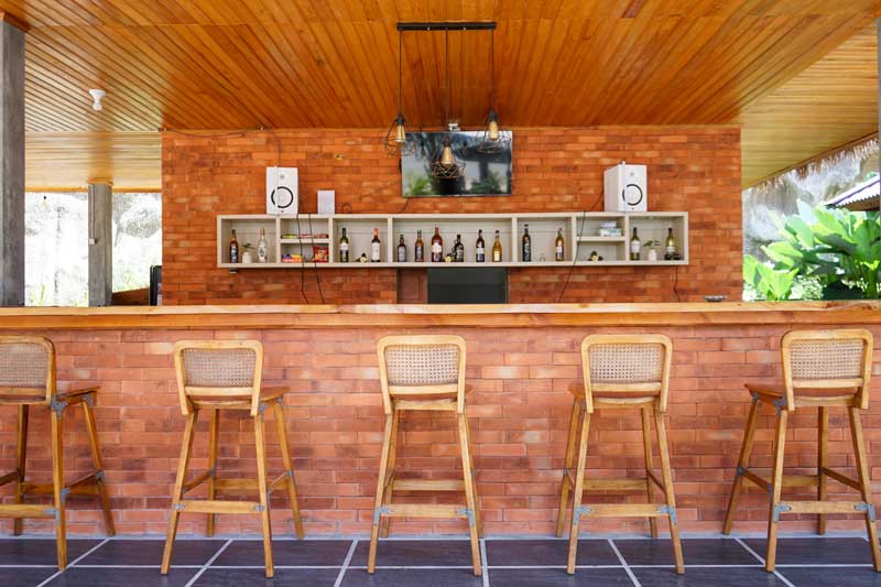 shutterstock_1701689065 backyard bar construction