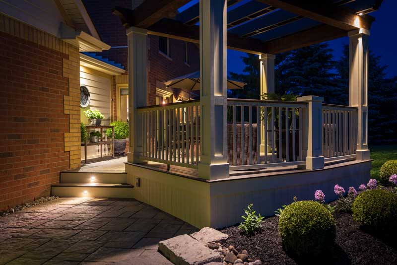 shutterstock_1701689065 deck lighting installation