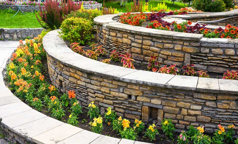 shutterstock_1701689065 garden wall masonry
