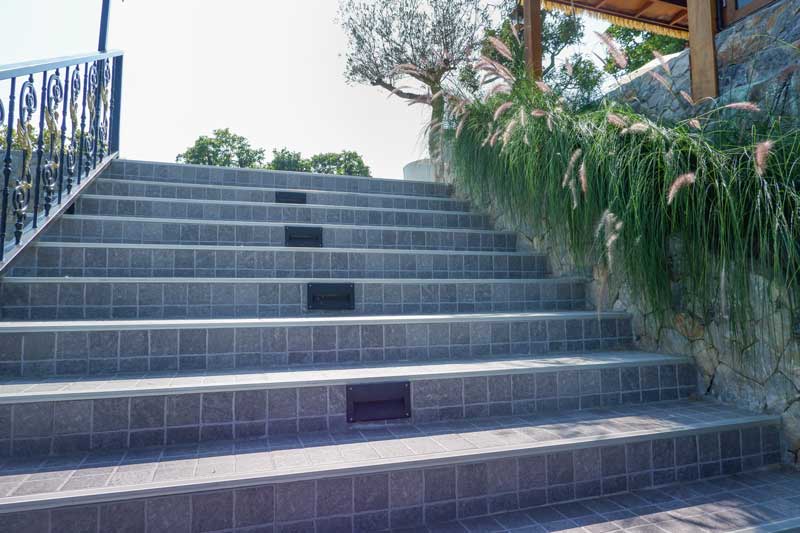 shutterstock_1701689065 granite steps installation bluestone steps contractor stone stair builders