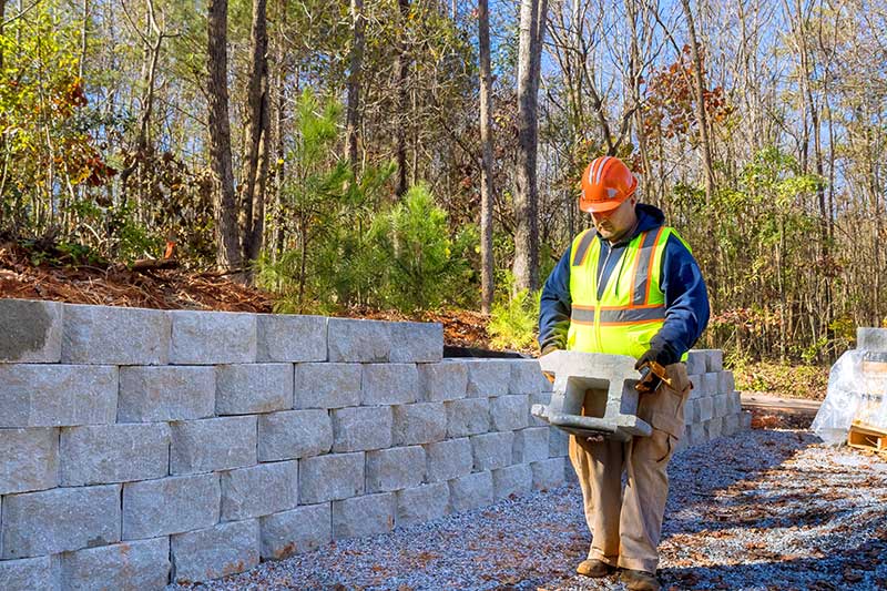 shutterstock_1701689065 interlocking retaining walls