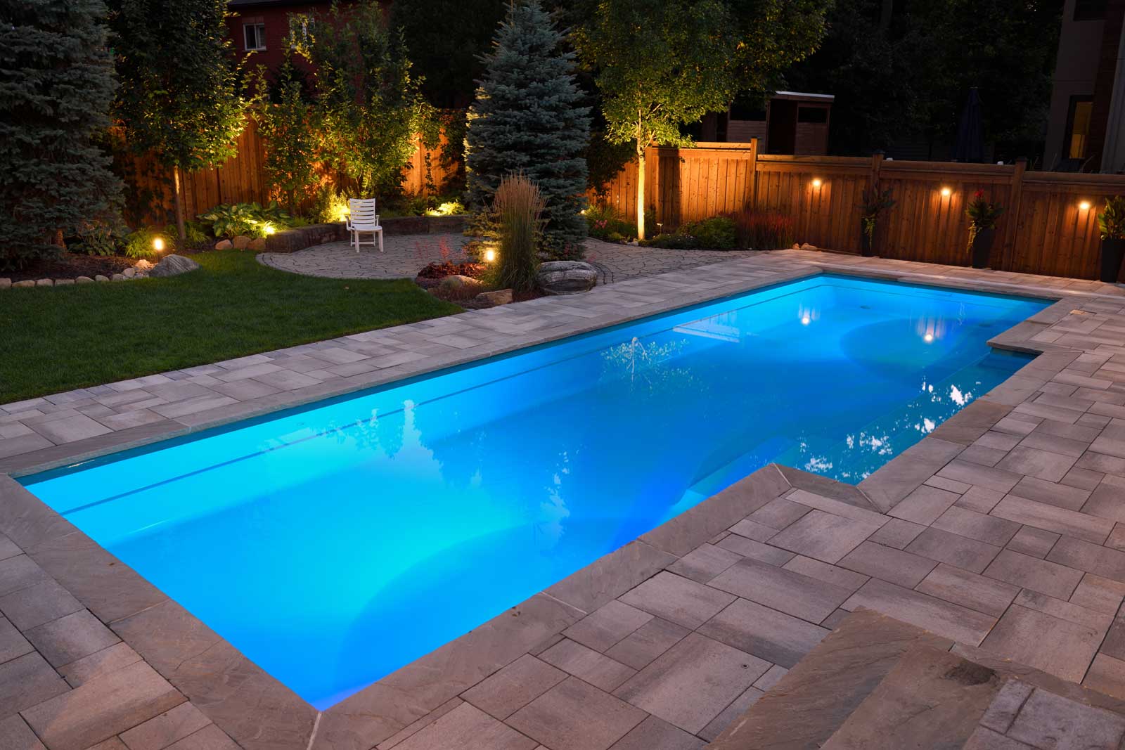 shutterstock_1701689065 led pool lighting installation