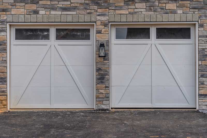 shutterstock_1701689065 natural stone veneer installation