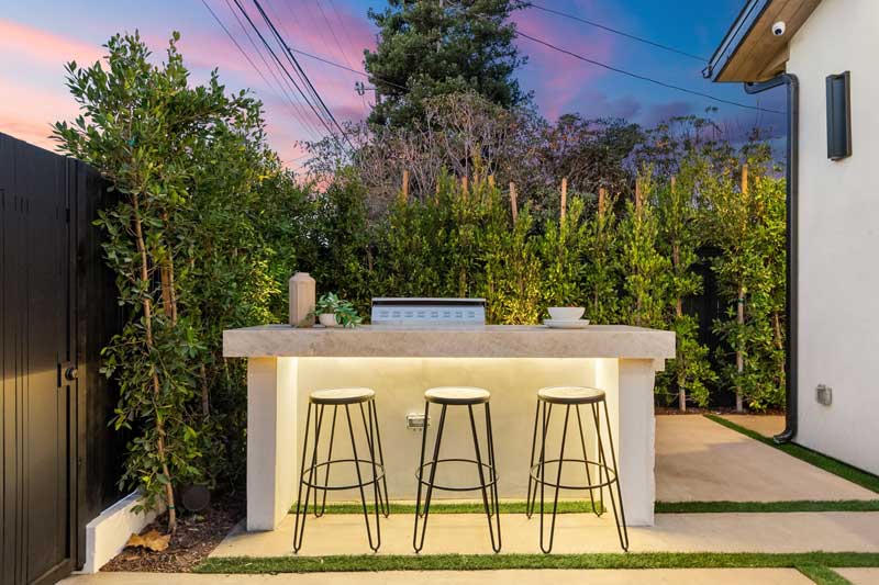 shutterstock_1701689065 outdoor bar masonry