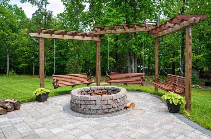 shutterstock_1701689065 outdoor fireplace contractor