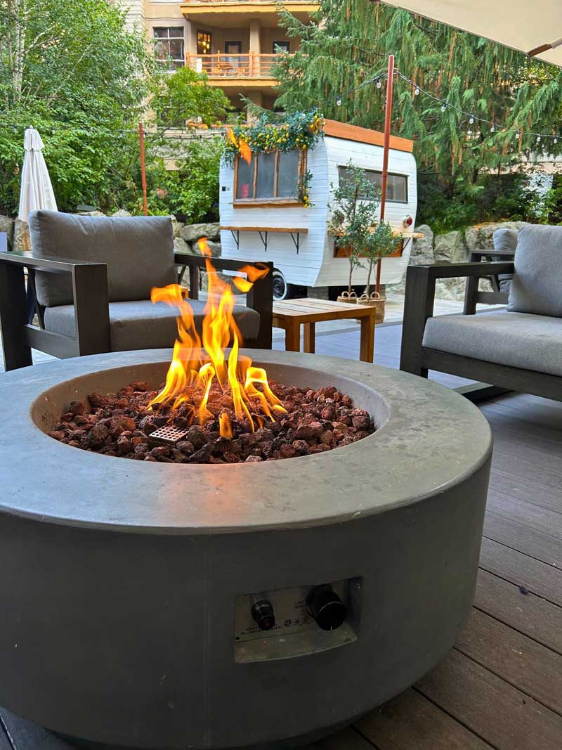 shutterstock_1701689065 outdoor stone fireplaces