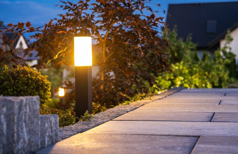 shutterstock_1701689065 pathway lighting installation