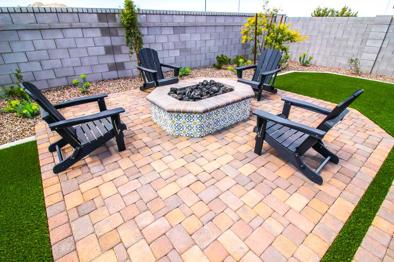 shutterstock_1701689065 paver patio installation