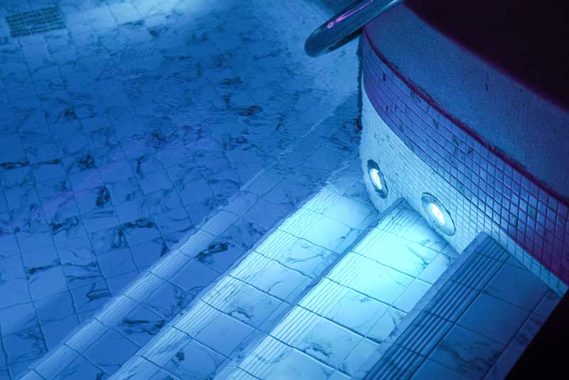 shutterstock_1701689065 pool lighting installation