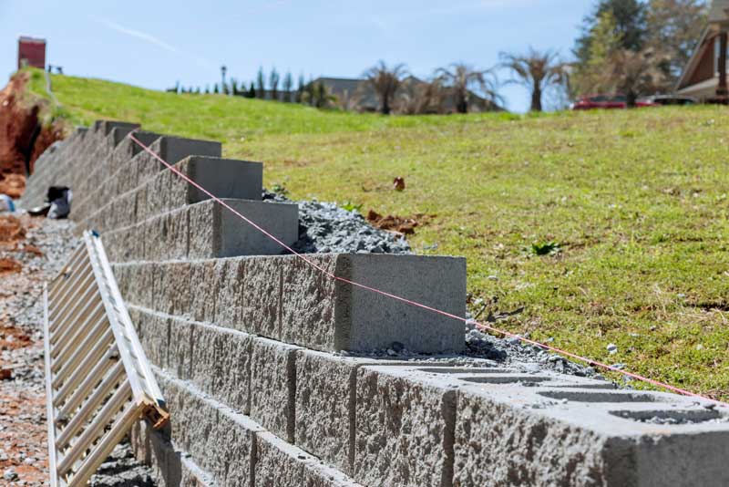 shutterstock_1701689065 retaining wall installation contractor