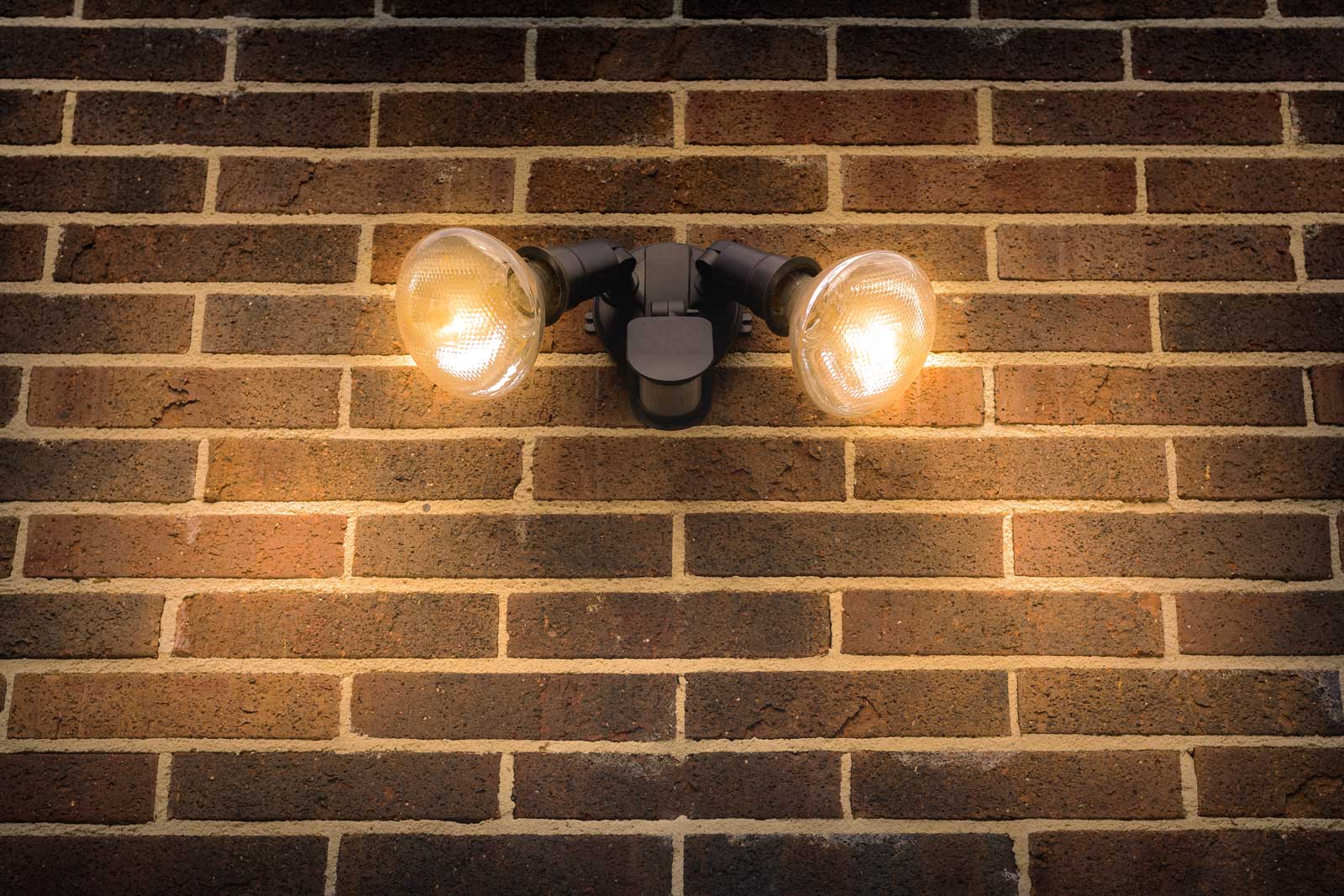 shutterstock_1701689065 security lighting installation outdoor