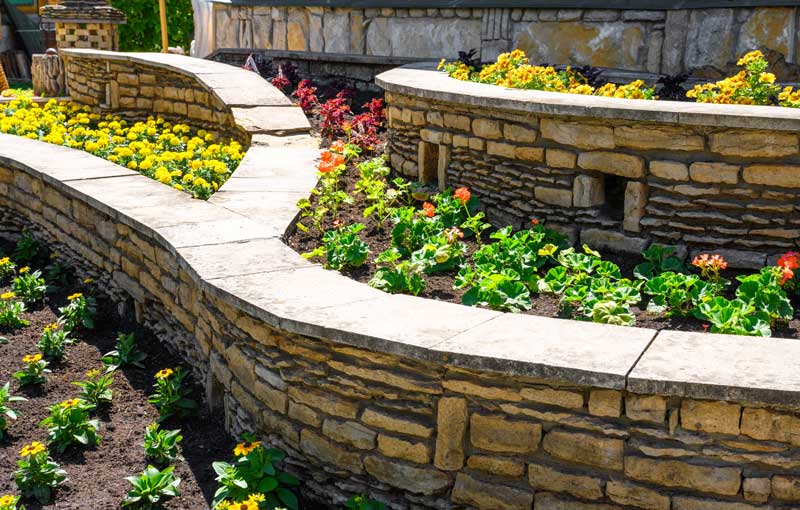 shutterstock_1701689065 small retaining walls