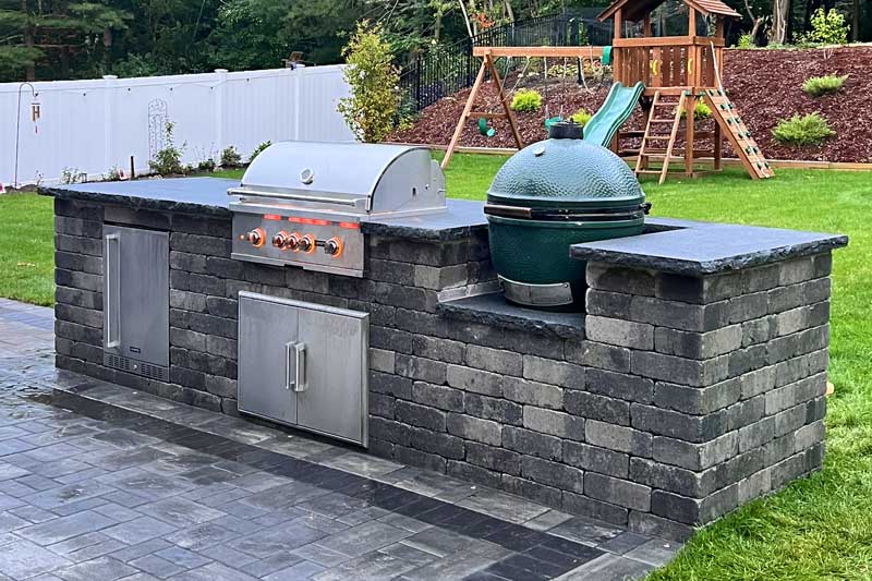 shutterstock_2537642921 masonry construction contractor, masonry hardscape contractors - this photo shows a patio with outdoor island grill